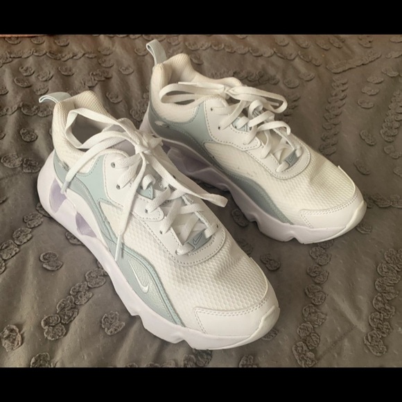 Nike Ryz 365 II Women's Sneaker Shoe Limited Edition Athletic White CU4874-105 - Picture 3 of 5